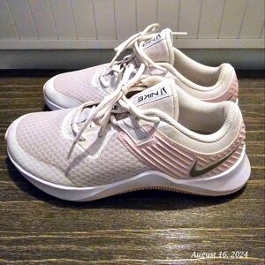 Nike MC Trainer Platinum Tint silver & light pink, Women's Sz 9, cross-trainers